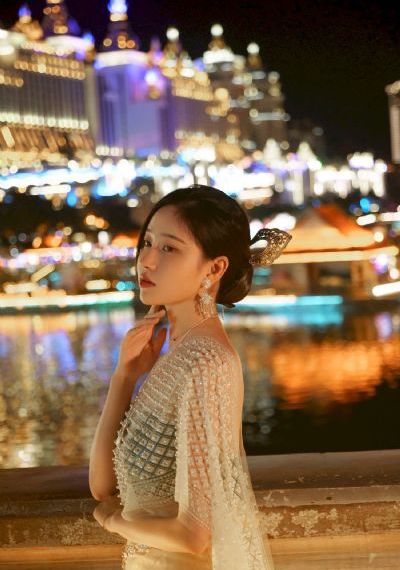 欧美明星围巾街拍男_蓝光电影免费在线