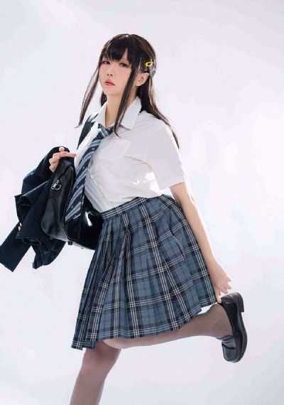 欧美a字鱼尾裙_720HD高清在线观看